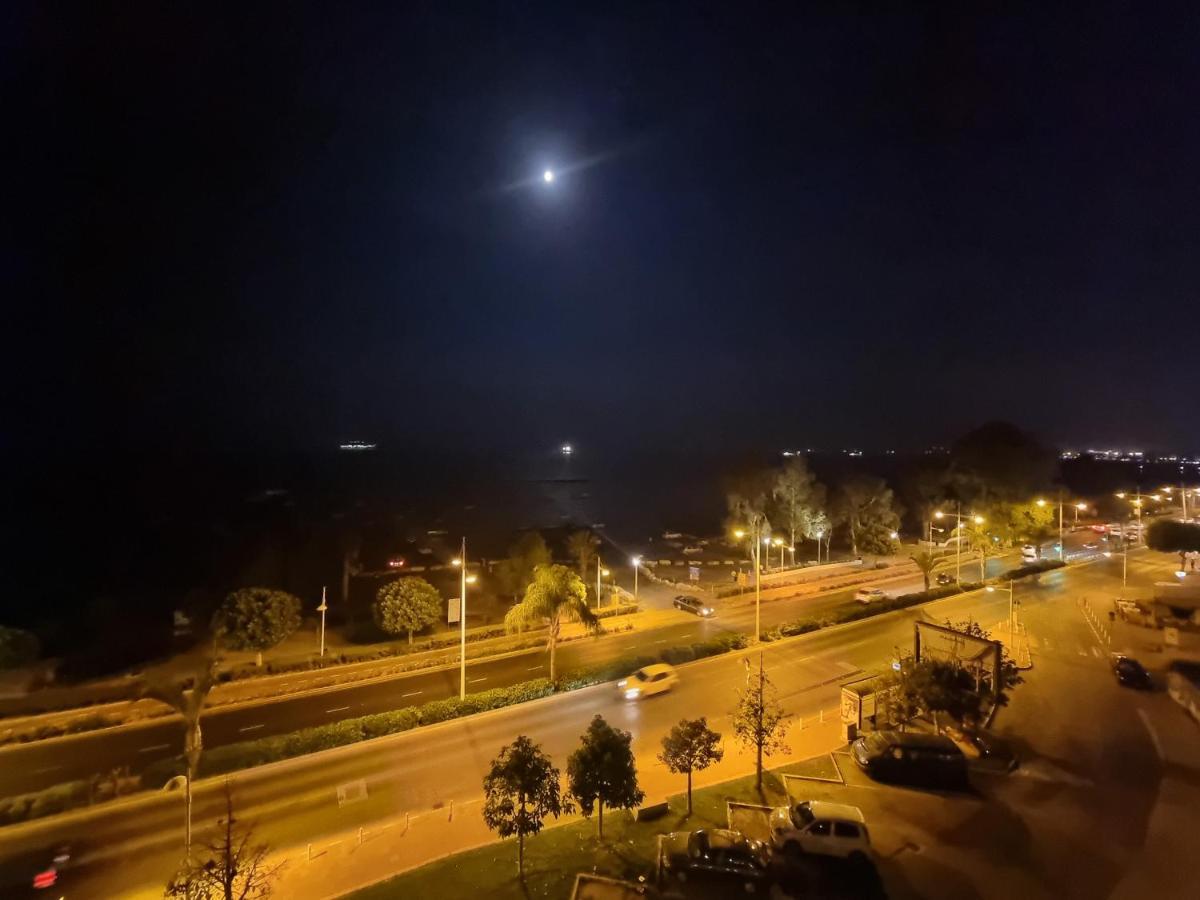 לימסול Super Modern Beachfront 1 Bedroom - Sleeps 4 מראה חיצוני תמונה