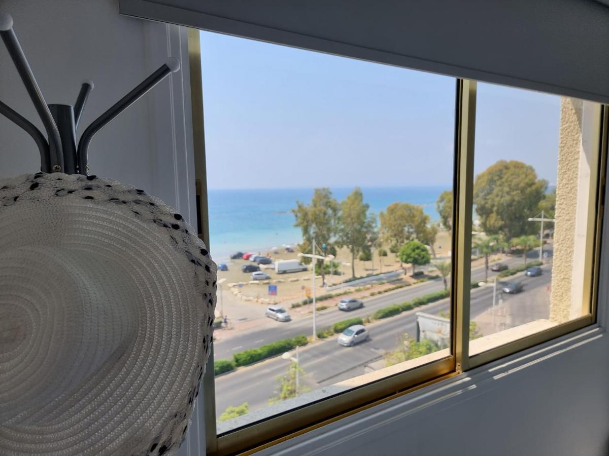 לימסול Super Modern Beachfront 1 Bedroom - Sleeps 4 מראה חיצוני תמונה
