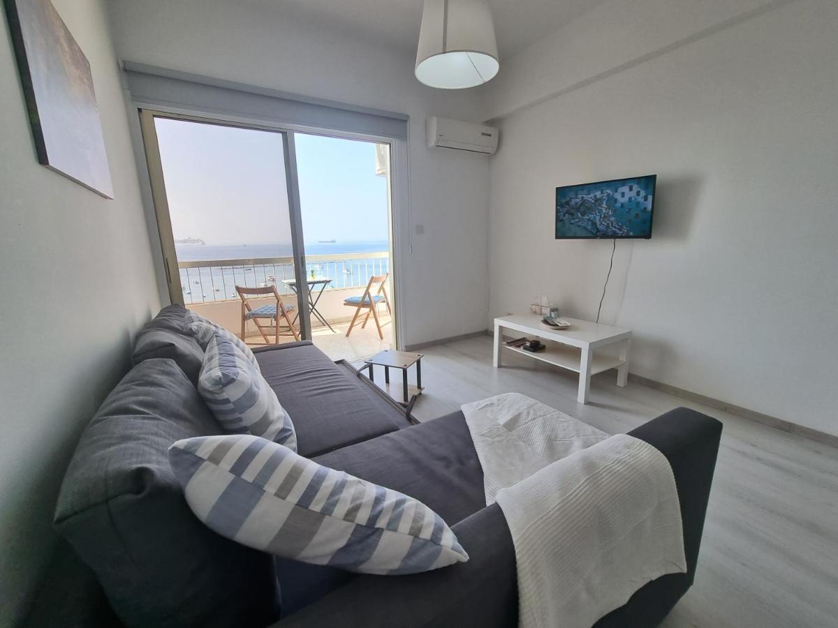 לימסול Super Modern Beachfront 1 Bedroom - Sleeps 4 מראה חיצוני תמונה