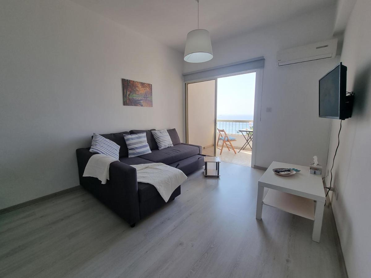 לימסול Super Modern Beachfront 1 Bedroom - Sleeps 4 מראה חיצוני תמונה